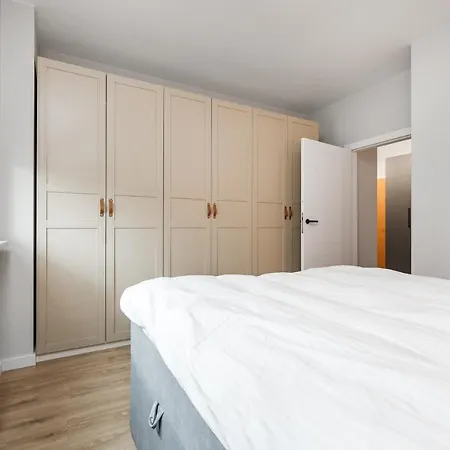 Uroczy ,,bursztynowy ,, Blisko Plazy , Parking W Cenie Apartamento *