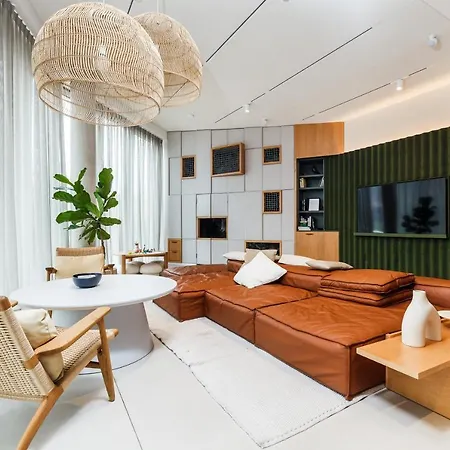 Uroczy ,,bursztynowy ,, Blisko Plazy , Parking W Cenie 아파트